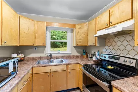 Kitchen - 163 Ben Putnam Rd, Resaca, GA 30735 photo 1 of 2