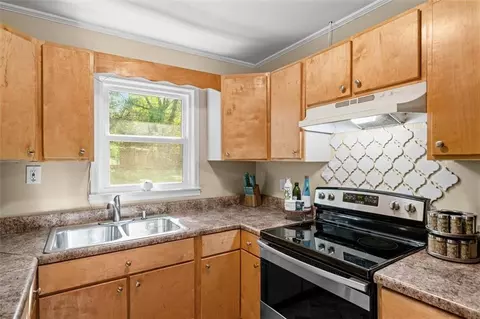 Kitchen - 163 Ben Putnam Rd, Resaca, GA 30735 photo 3 of 3