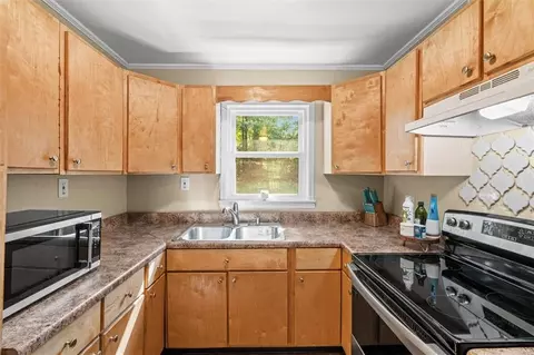 Kitchen - 163 Ben Putnam Rd, Resaca, GA 30735 photo 1 of 3