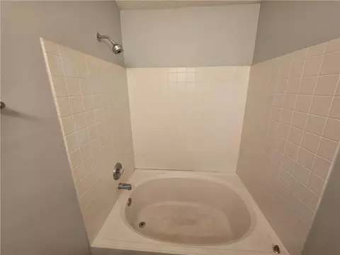Bath - 6924 Biscayne Blvd, Rex, GA 30273 photo 2 of 4