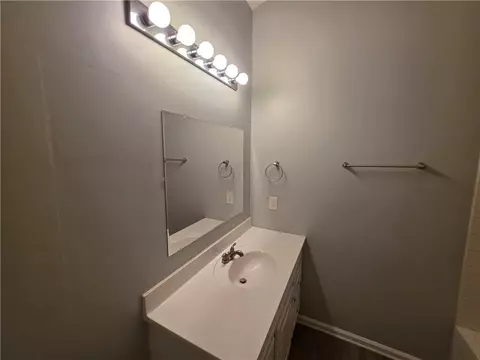 Bath - 6924 Biscayne Blvd, Rex, GA 30273 photo 3 of 4