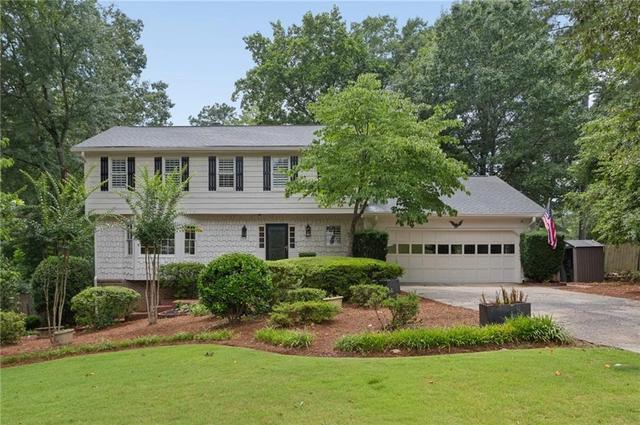 3825 Creekview Dr NE, Marietta, GA 30068