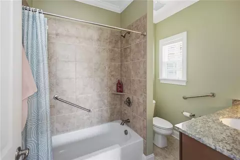 Bath - 105 Maplecrest Ln SE, Rome, GA 30161 photo 4 of 6