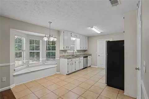 560 E Country Woods Dr, Covington, GA 30016 photo 6