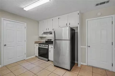 560 E Country Woods Dr, Covington, GA 30016 photo 7