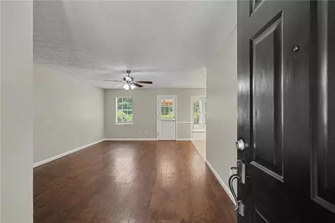 560 E Country Woods Dr, Covington, GA 30016 photo 4