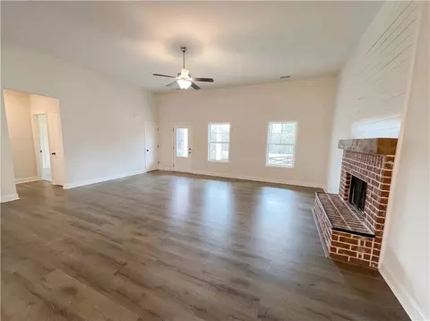 Living - 1841 Highway 138, Monroe, GA 30655 photo 3 of 4