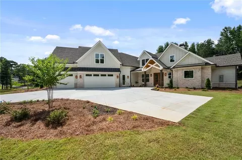 2889 Briscoe Rd, Loganville, GA 30052