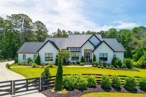 130 Von Lake Dr, Milton, GA 30004