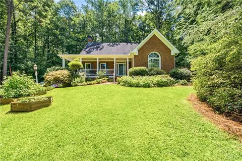 196 Roe Hampton Ln, Stone Mountain, GA 30087