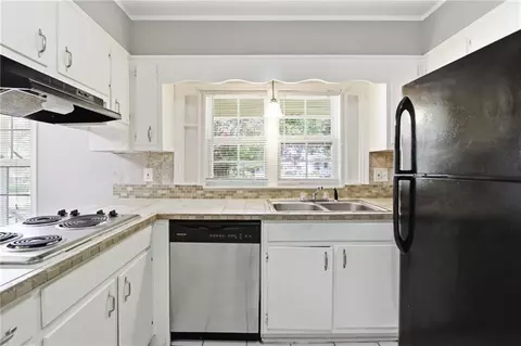 1614 Devon Ct, Stone Mountain, GA 30088 photo 18