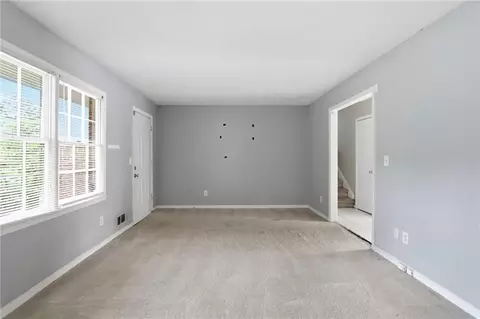 1614 Devon Ct, Stone Mountain, GA 30088 photo 11