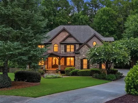 135 Laurel Ridge Dr, Alpharetta, GA 30004