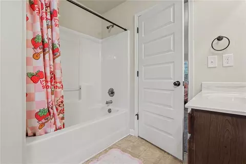 Bath - 20 Stream Glen Ct, Covington, GA 30016 photo 1 of 1