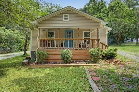 5202 Groovers Landing Rd SE, Acworth, GA 30101