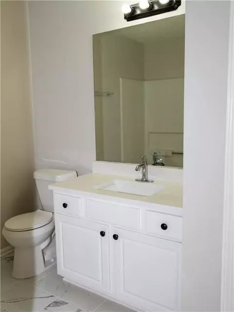 Bath - 1860 Pinehurst View Dr, Grayson, GA 30017 photo 2 of 6