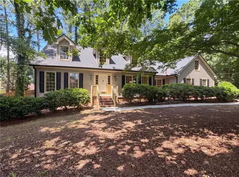 4379 Inns Brook Dr, Snellville, GA 30039