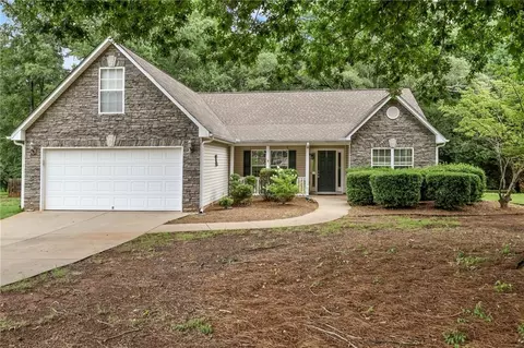 147 Laurel Ln, Social Circle, GA 30025