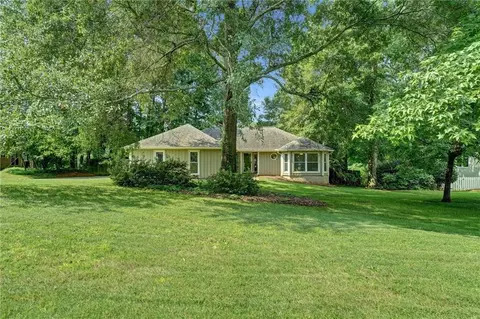 3115 Country Lake Dr, Powder Springs, GA 30127