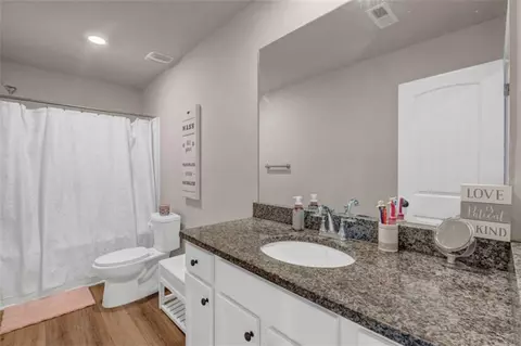 Bath - 11655 Stovall Pl, Hampton, GA 30228 photo 2 of 3