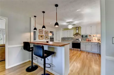 6224 Ivy Springs Dr, Flowery Branch, GA 30542