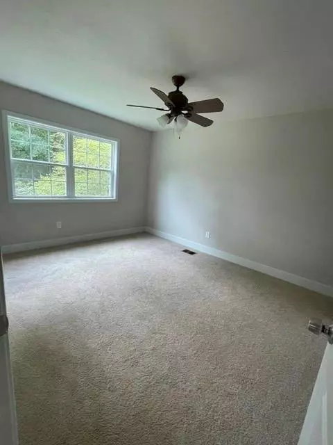 Bedroom - 852 Pine Shadow Ln, Winder, GA 30680 photo 3 of 4