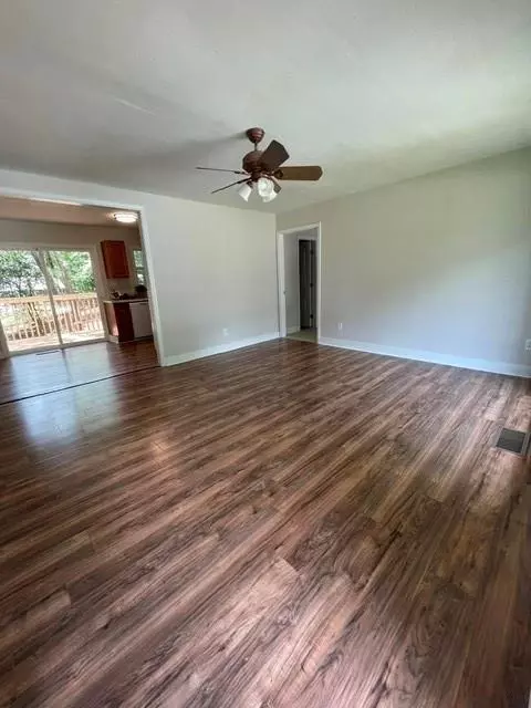 Living - 852 Pine Shadow Ln, Winder, GA 30680 photo 1 of 3