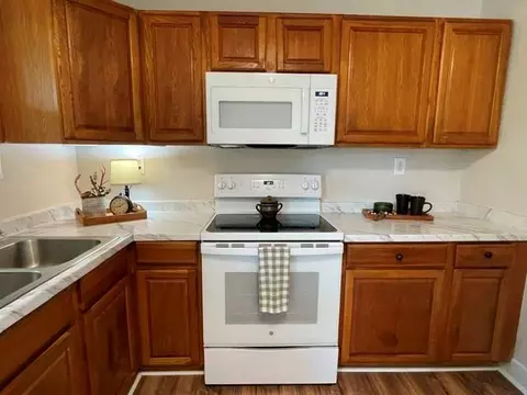 Kitchen - 852 Pine Shadow Ln, Winder, GA 30680 photo 5 of 7