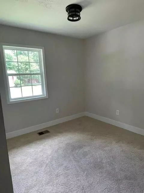 Bedroom - 852 Pine Shadow Ln, Winder, GA 30680 photo 2 of 4