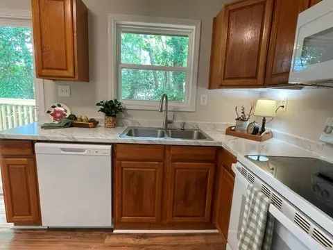 Kitchen - 852 Pine Shadow Ln, Winder, GA 30680 photo 4 of 7