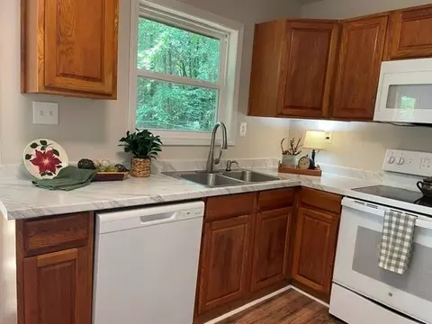 Kitchen - 852 Pine Shadow Ln, Winder, GA 30680 photo 3 of 7