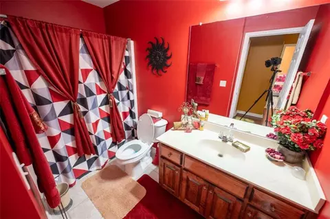 Bath - 216 Rustico Ct, Mcdonough, GA 30253 photo 3 of 4