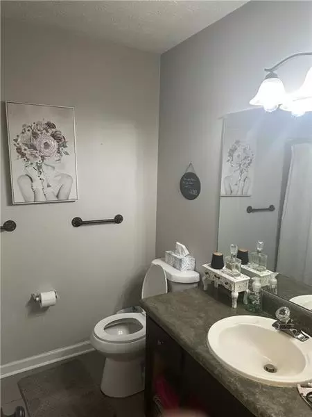 Bath - 10 Dial Rd, Monroe, GA 30655 photo 1 of 2