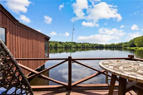 8 Northlake Cir, Peachtree City, GA 30269