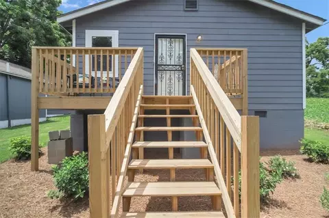 Exterior - 242 Jackson St, Barnesville, GA 30204 photo 1 of 3