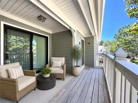 211 Abingdon Way, Sandy Springs, GA 30328