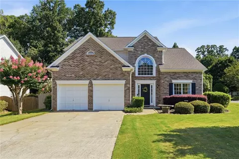 555 Kingsport Dr, Roswell, GA 30076