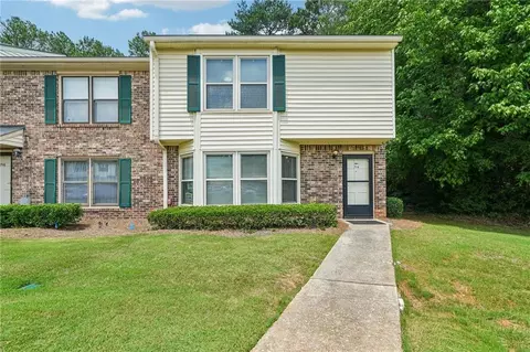 714 Longleaf Dr, Lawrenceville, GA 30046
