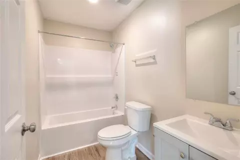 Bath - 407 Wall St, Monroe, GA 30655 photo 3 of 3