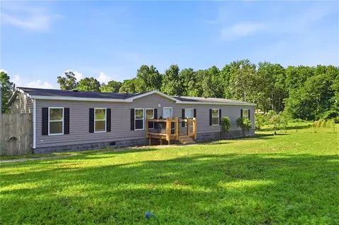 945 Cape Trl, Talking Rock, GA 30175