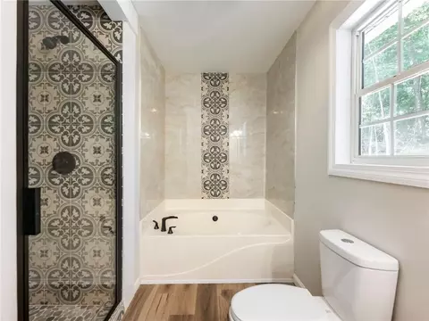 Bath - 3930 Pine Tree Ln, Gainesville, GA 30501 photo 2 of 7