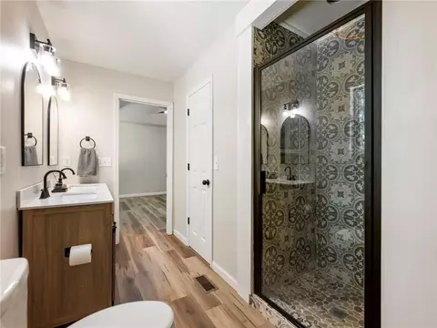 Bath - 3930 Pine Tree Ln, Gainesville, GA 30501 photo 3 of 7
