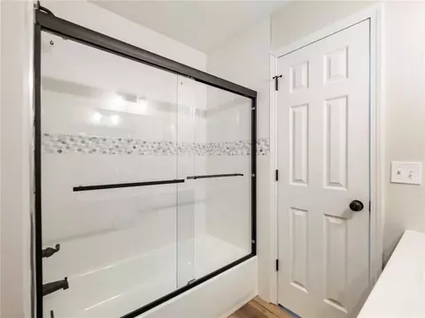 Bath - 3930 Pine Tree Ln, Gainesville, GA 30501 photo 6 of 7
