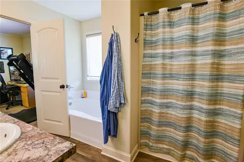 Bath - 829 Bethany Estates Dr, Monroe, GA 30655 photo 2 of 3