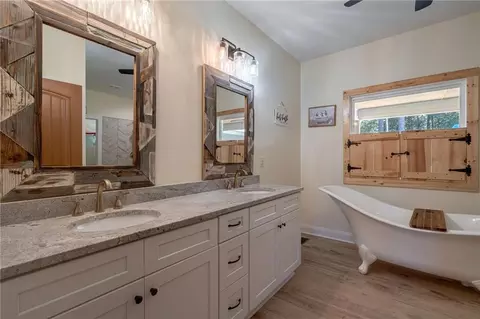 Bath - 610 Spring View Dr, Covington, GA 30014 photo 2 of 8