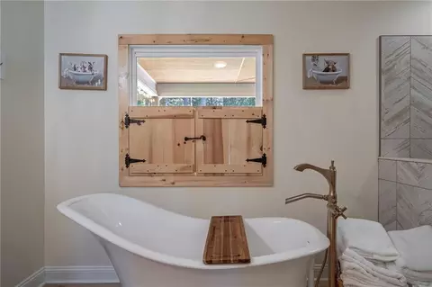 Bath - 610 Spring View Dr, Covington, GA 30014 photo 3 of 8