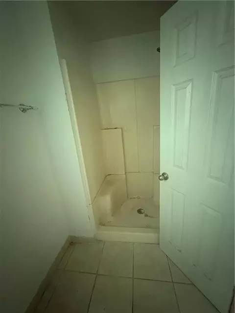 Bath - 75 W Sycamore Ct, Covington, GA 30016 photo 2 of 4