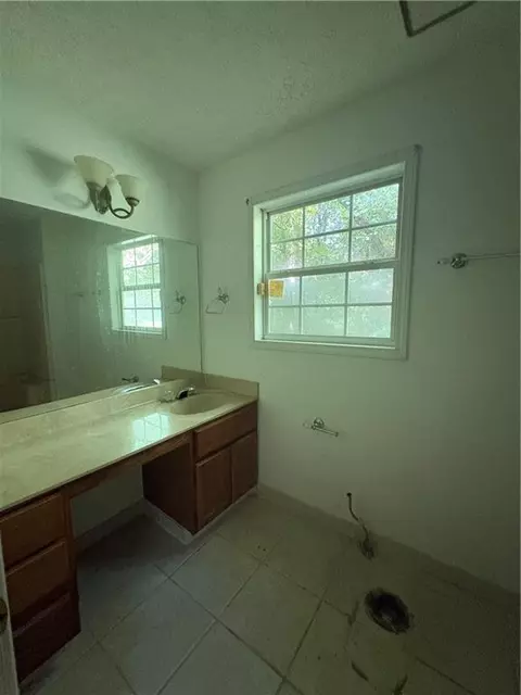 Bath - 75 W Sycamore Ct, Covington, GA 30016 photo 1 of 4