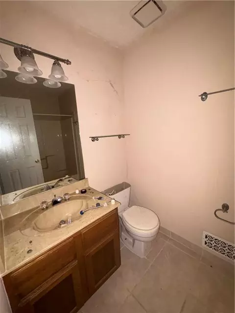 Bath - 75 W Sycamore Ct, Covington, GA 30016 photo 3 of 4