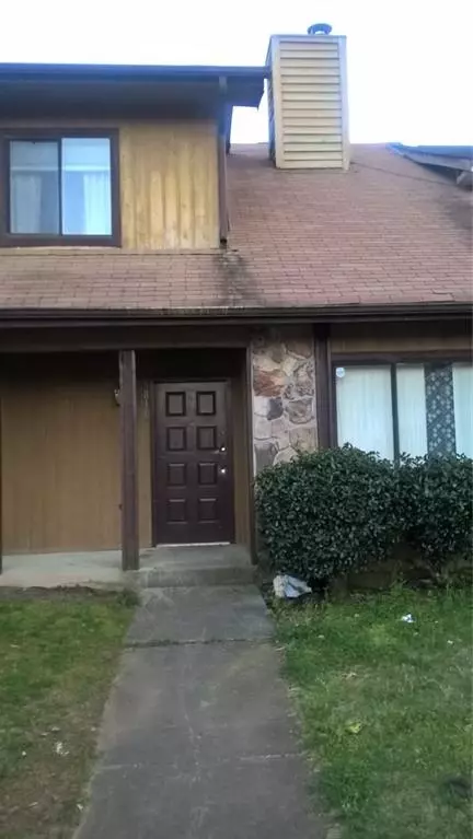 5810 Trent Walk Dr, Lithonia, GA 30038